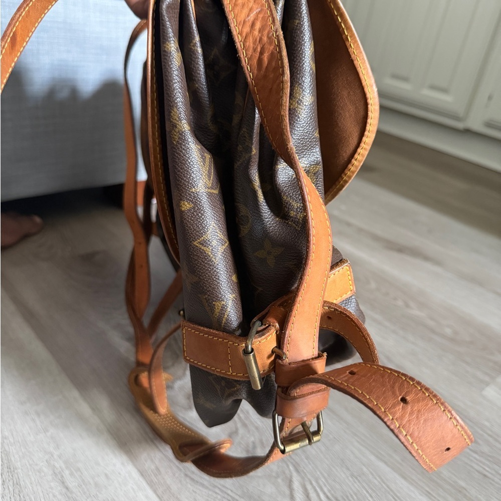 Louis Vuitton Monogram Saumur 43 Canvas Messenger Bag with Tan Leather Trim - Picture 13 of 16